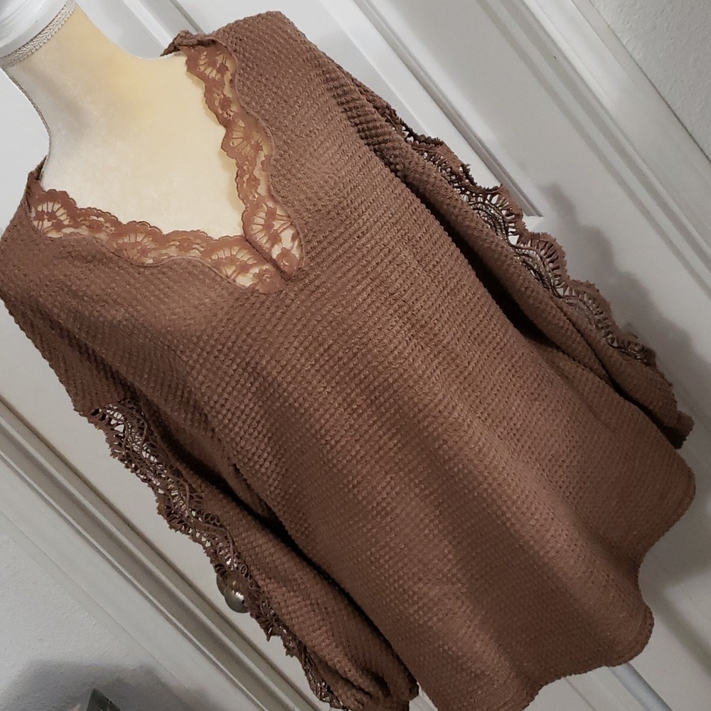 Andthewhy Waffle Knit Lace Top